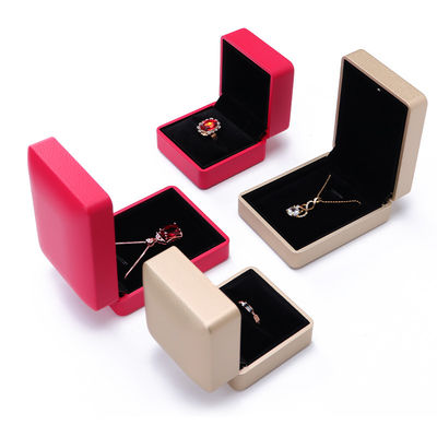 Leder Schmuckschachtel mit Licht Hanhong Rundes Logo Seidenbildschirm gedruckt kundenspezifischer Ring Box