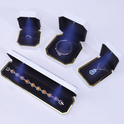 kaufen Custom Logo Leicht Schmuck Geschenk-Box für Armband Ohrringe Anhänger Samt Halskette Ring Handgefertigtes Material online manufacture