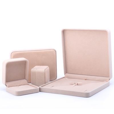 Großhandel Fertigung Hign End Schmuck Verpackung Personalisiertes Custom Logo Luxus Halskette Armband Ohrring Ring Verpackung Samt Beige Schmuckbox