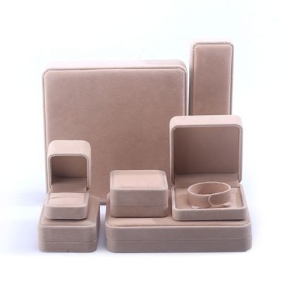 Großhandel Fertigung Hign End Schmuck Verpackung Personalisiertes Custom Logo Luxus Halskette Armband Ohrring Ring Verpackung Samt Beige Schmuckbox