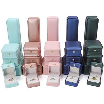 kaufen Custom Logo PU Leder Schmuckbox für Kronen Armband Anhänger Halskette Ring Verpackung online manufacture