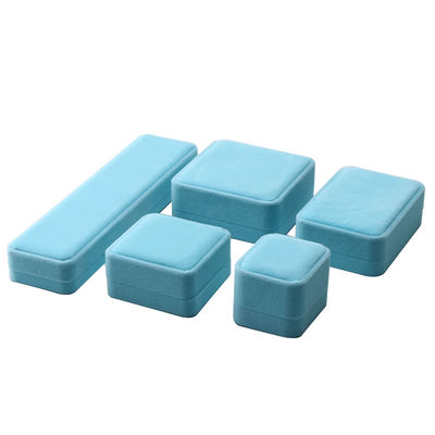 China Fertigung Großhandel High-End Handgefertigte Halskette Ring Box Schmuck Verpackung Custom Logo Luxus Quadrat Suede Samt Himmel Blau Schmuckbox