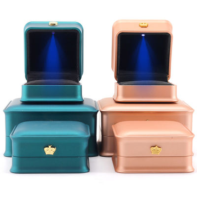 Mehrfarbiges LED-Armband Halskette Ringbox mit Plastik Samt Material von Hanhong
