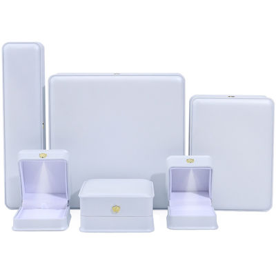 Custom Logo Luxus Schmuck Verpackungskiste Neues Rechteck Weiß Klavierfarbe LED Ring Schmuckbox