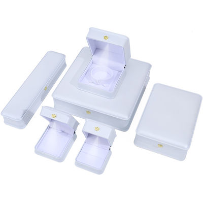 Custom Logo Luxus Schmuck Verpackungskiste Neues Rechteck Weiß Klavierfarbe LED Ring Schmuckbox