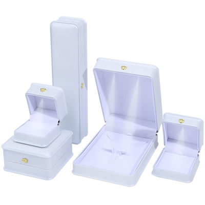 Custom Logo Luxus Schmuck Verpackungskiste Neues Rechteck Weiß Klavierfarbe LED Ring Schmuckbox
