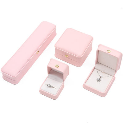 10*10*5cm rosa Leder Schmuckschachtel für Kronen Armbänder Anhänger und Ringe Custom Logo