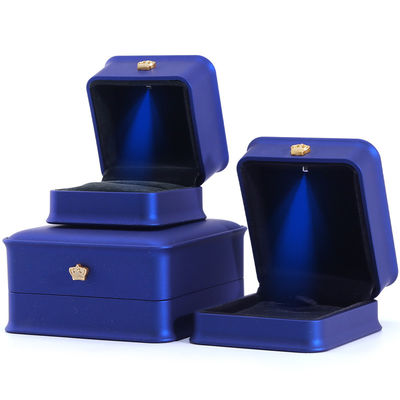 kaufen Custom Luxury Crown Jewelry Packaging Box mit LED-Licht und handgefertigtem neuesten Design online manufacture