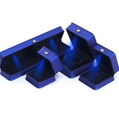 Custom Luxury Crown Jewelry Packaging Box mit LED-Licht und handgefertigtem neuesten Design