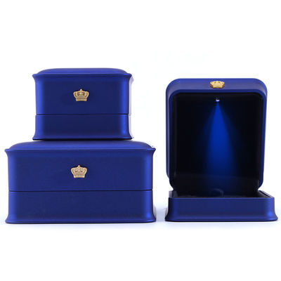 Custom Luxury Crown Jewelry Packaging Box mit LED-Licht und handgefertigtem neuesten Design