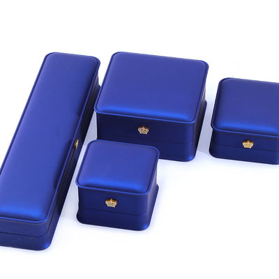 Custom Luxury Crown Jewelry Packaging Box mit LED-Licht und handgefertigtem neuesten Design