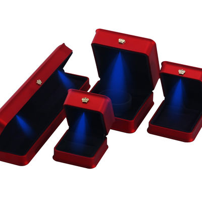 Schmuckpaket Hanhong Custom Luxury Crown LED Box für Armbänder Halsketten und Ringe