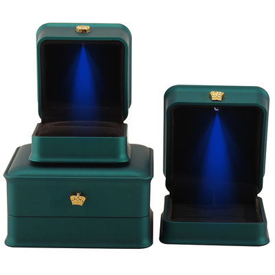 kaufen LED-Licht Schmuckschachtel für kundenspezifische Luxus-Kronenschmuckverpackung Kunststoff-Velvetmaterial online manufacture