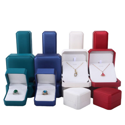 kaufen Quadratische Schmuckschachtel aus Leder zur individuellen Verpackung von Ohrringe Armband Halskette Ring online manufacture