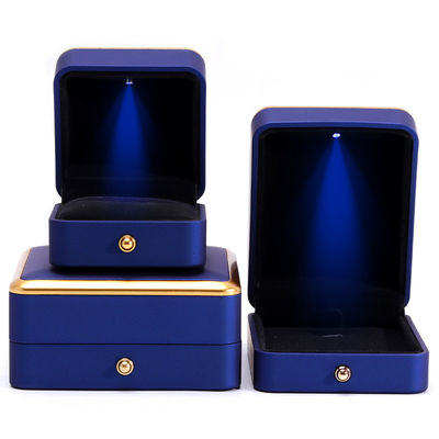 kaufen Custom Quadrat Halskette und Ring Lichtblaue LED Schmuckschachtel mit Luxus eleganten Stil online manufacture