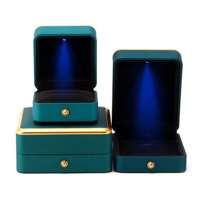 kaufen Lichtgrüne LED-Plastik-Velvet-Schmuckschachtel für Kunden in quadratischem Luxus eleganten Stil online manufacture