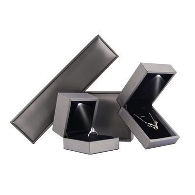 kaufen Schmuckpaket für Hanhong kundenspezifisches Logo Luxus-Falschleder Silber LED-Box Kontaktieren Sie uns online manufacture