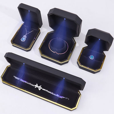 OEM ODM High-End handgefertigte schwarze achteckige LED-Schmuckschatulle mit Velveteinsatz