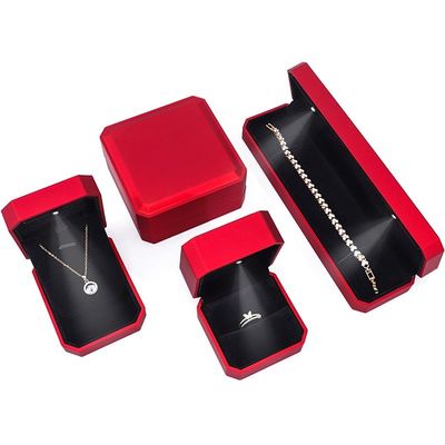 Luxus-Schmuck-Display-Box mit LED-Licht und Custom-Logo Rotfarbe 10*10*5cm