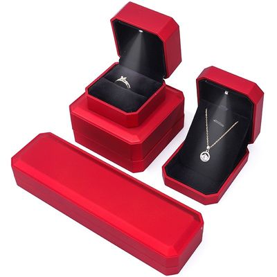 Luxus-Schmuck-Display-Box mit LED-Licht und Custom-Logo Rotfarbe 10*10*5cm