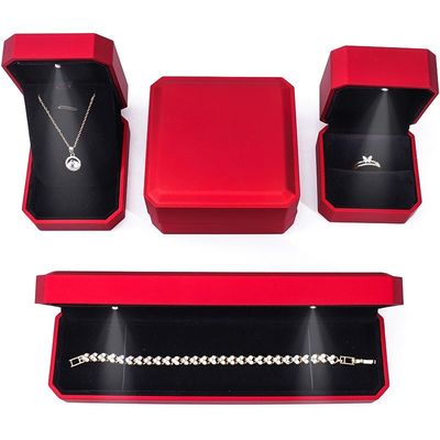 Luxus-Schmuck-Display-Box mit LED-Licht und Custom-Logo Rotfarbe 10*10*5cm