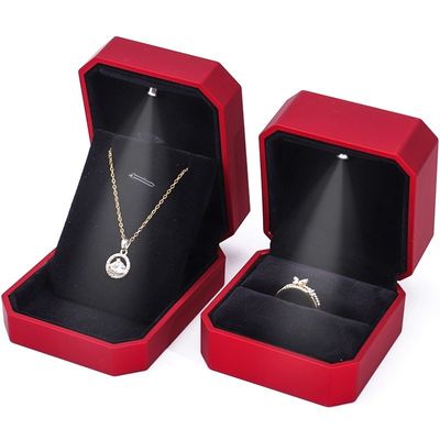 Luxus-Schmuck-Display-Box mit LED-Licht und Custom-Logo Rotfarbe 10*10*5cm