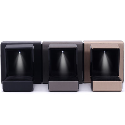 Schmuckverpackung Hanhong Custom Logo Led Leather Light Box für Armband Halskette und Ring