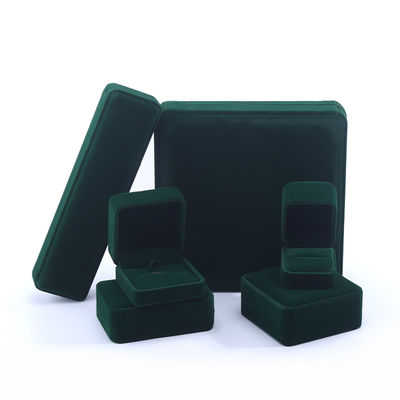 China Fertigung Großhandel High-End Handgefertigte Halskette Ring Box Schmuck Verpackung Custom Logo Luxus Quadrat Suede Samt Dunkelgrün Schmuck Box