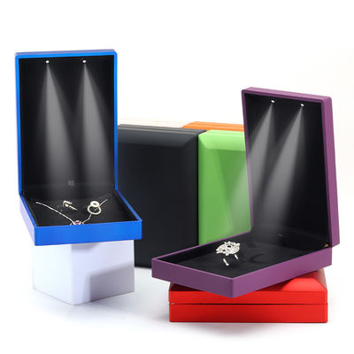 Hanhong Custom Logo Sprayfarbe Schmuck Verpackungskiste für Ohrringe Halskette Ring LED-Set
