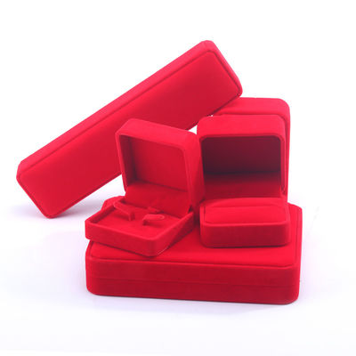 China Herstellung Großhandel Luxus Samt rot Schmuck Verpackung Box Schmuck Benutzerdefinierte High-End Halskette Armband Ohrringe Ring Schmuck Box Verpackung mit Logo