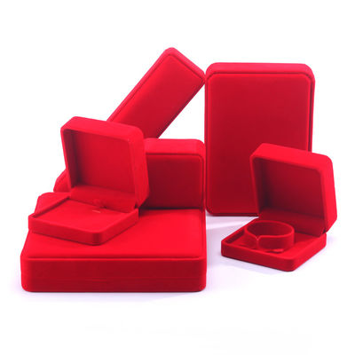 China Herstellung Großhandel Luxus Samt rot Schmuck Verpackung Box Schmuck Benutzerdefinierte High-End Halskette Armband Ohrringe Ring Schmuck Box Verpackung mit Logo