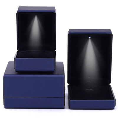 Kundenlogo LED-Licht Schmuckschachtel für Armband Halskette und Ring in blauem Leder