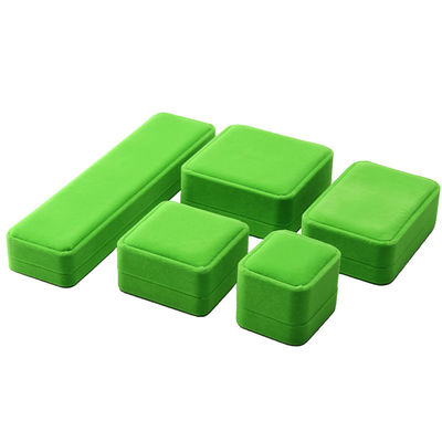 China Herstellung Großhandel High-End Handgemachte Halskette Ring Box Schmuck Verpackung Custom Logo Luxus Quadrat Samt hellgrün Schmuckschatulle