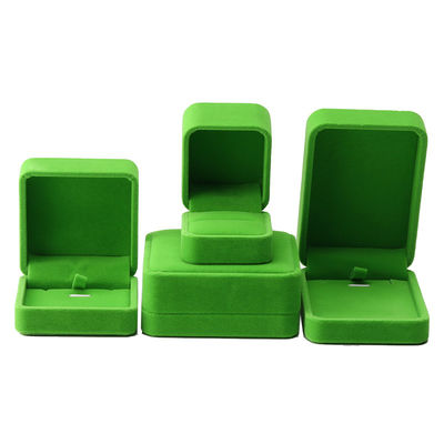 China Herstellung Großhandel High-End Handgemachte Halskette Ring Box Schmuck Verpackung Custom Logo Luxus Quadrat Samt hellgrün Schmuckschatulle