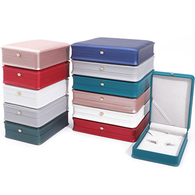 Rechteckig Handgefertigt Hanhong Custom Logo Box Krone Design Luxuriöse PU Leder Box Halskette Ring Schmuckbox