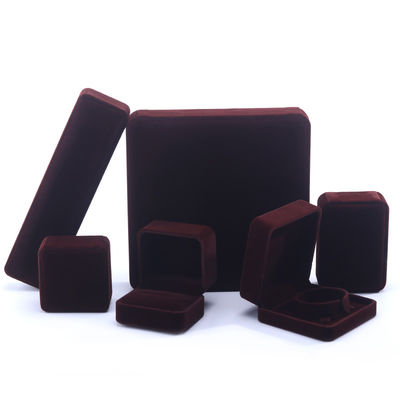 China Herstellung Großhandel High-End Handgefertigte Halskette Ring Box Schmuck Verpackung Custom Logo Luxus Quadrat Suede Samt Braun Schmuck Box