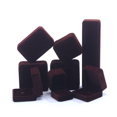 China Herstellung Großhandel High-End Handgefertigte Halskette Ring Box Schmuck Verpackung Custom Logo Luxus Quadrat Suede Samt Braun Schmuck Box