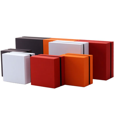 9*9*3.5cm Schmuckschachtel-Organisator mit Logo gebackene lackierte schwarze LED-Ringbox