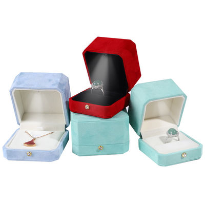 Logo des Kunden Blaue achteckige Flannel Gold Buckle Schmuckbox für LED Schmuck Ring Box