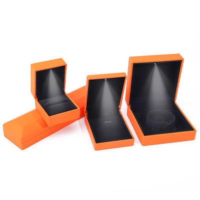 Maßgeschneiderte Größe Handgefertigte Orange LED Ring Schmuckkasten für benutzerdefiniertes Logo und weißes Licht