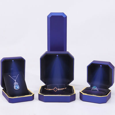 Anpassbar exquisite Matte Schmuckverpackung Box Weiches Samt Interieur mit LED-Licht
