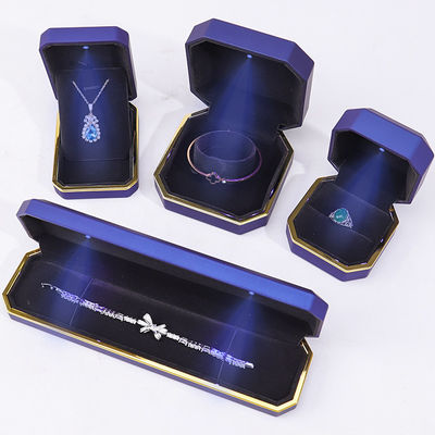 Anpassbar exquisite Matte Schmuckverpackung Box Weiches Samt Interieur mit LED-Licht