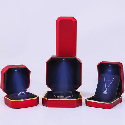 kaufen Rot-LED-Velvet-Schmuckschachtel für individuell angepasste Halskette-Ringverpackungen und andere Zubehörteile online manufacture