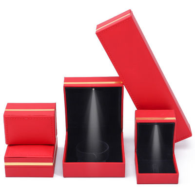 Neueste Han-Hong-Armband mit grauen Ohrringen und rotem Schmuckkasten