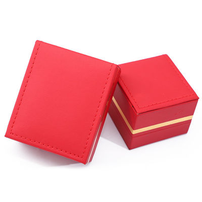 Neueste Han-Hong-Armband mit grauen Ohrringen und rotem Schmuckkasten