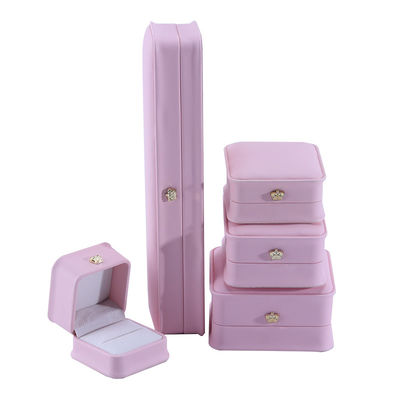 Pink Stud Ohrringe Armband Halskette Ring Schmuckkasten mit individueller Größe PU Leder