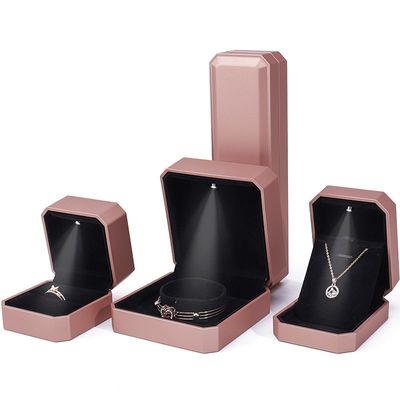 Customized LED Luxus Schmuckbox Verpackung für Ringe Halsketten Armbänder Ohrringe