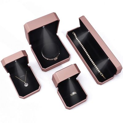 Customized LED Luxus Schmuckbox Verpackung für Ringe Halsketten Armbänder Ohrringe