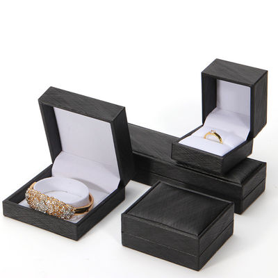 kaufen Beige ausgekleidete PU-Lederschmuckbox 2022 Schmuckpaket mit individuell bedruckter Ringbox online manufacture