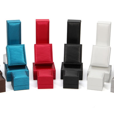Beige ausgekleidet Set PU Leder Schmuckbox Verpackung mit individuell gedrucktem Logo